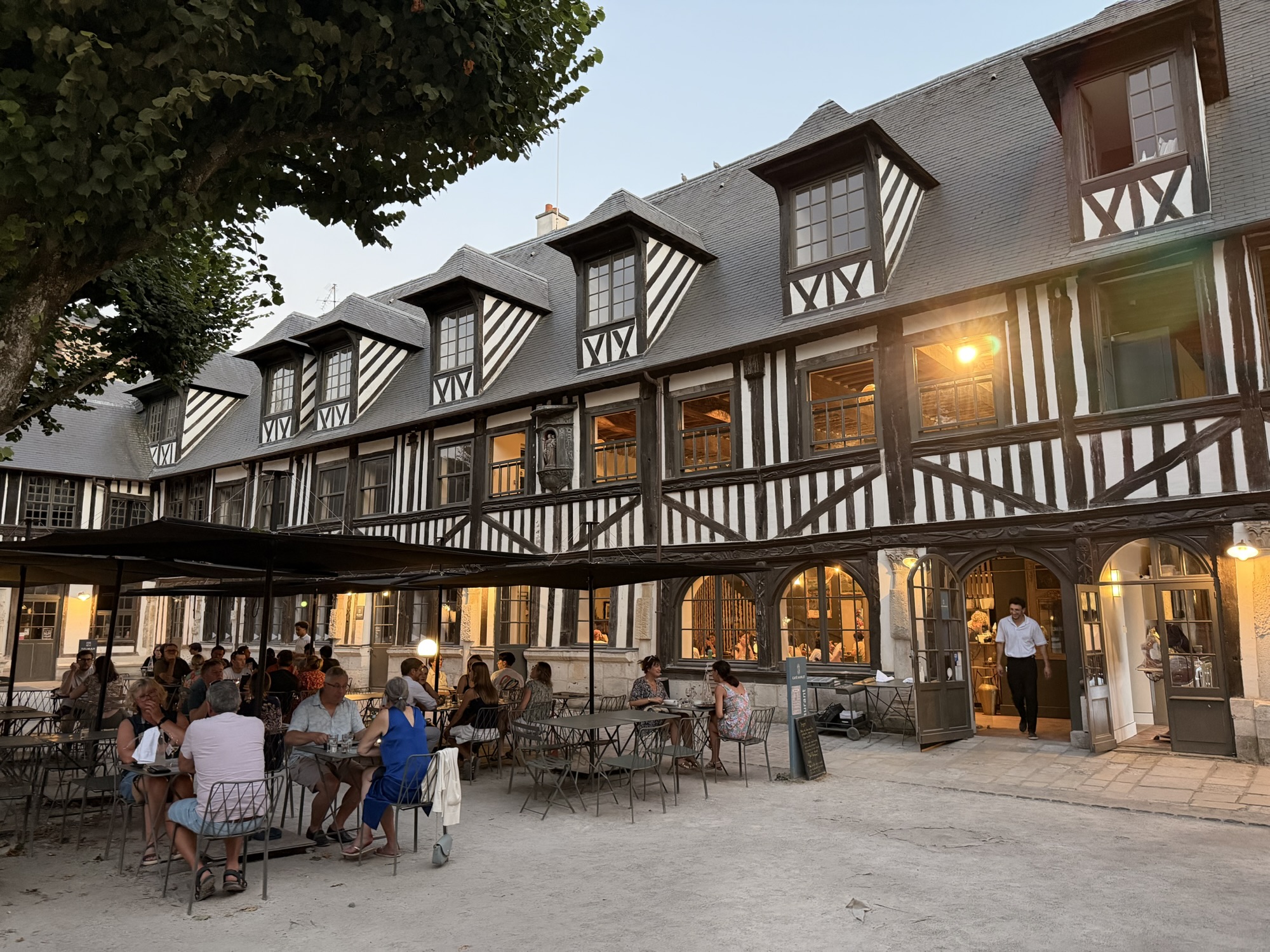 Where to Eat in Rouen: A Memorable Restaurant Near the Cathedral